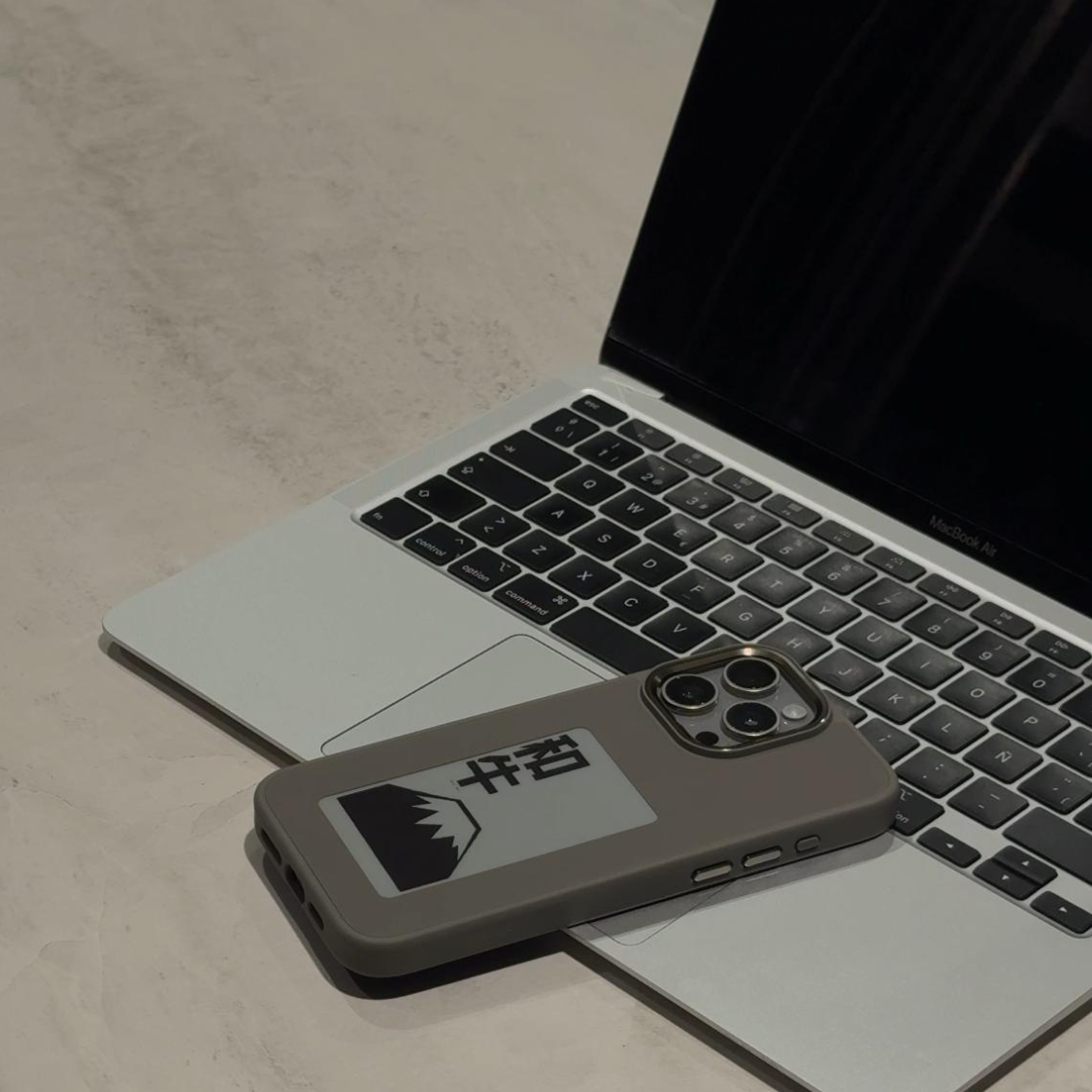 Picase Slim - iPhone 15 Pro Max Case